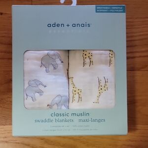 aden + anais Essentials Muslin Swaddle Set with Elephant and Giraffe Prints